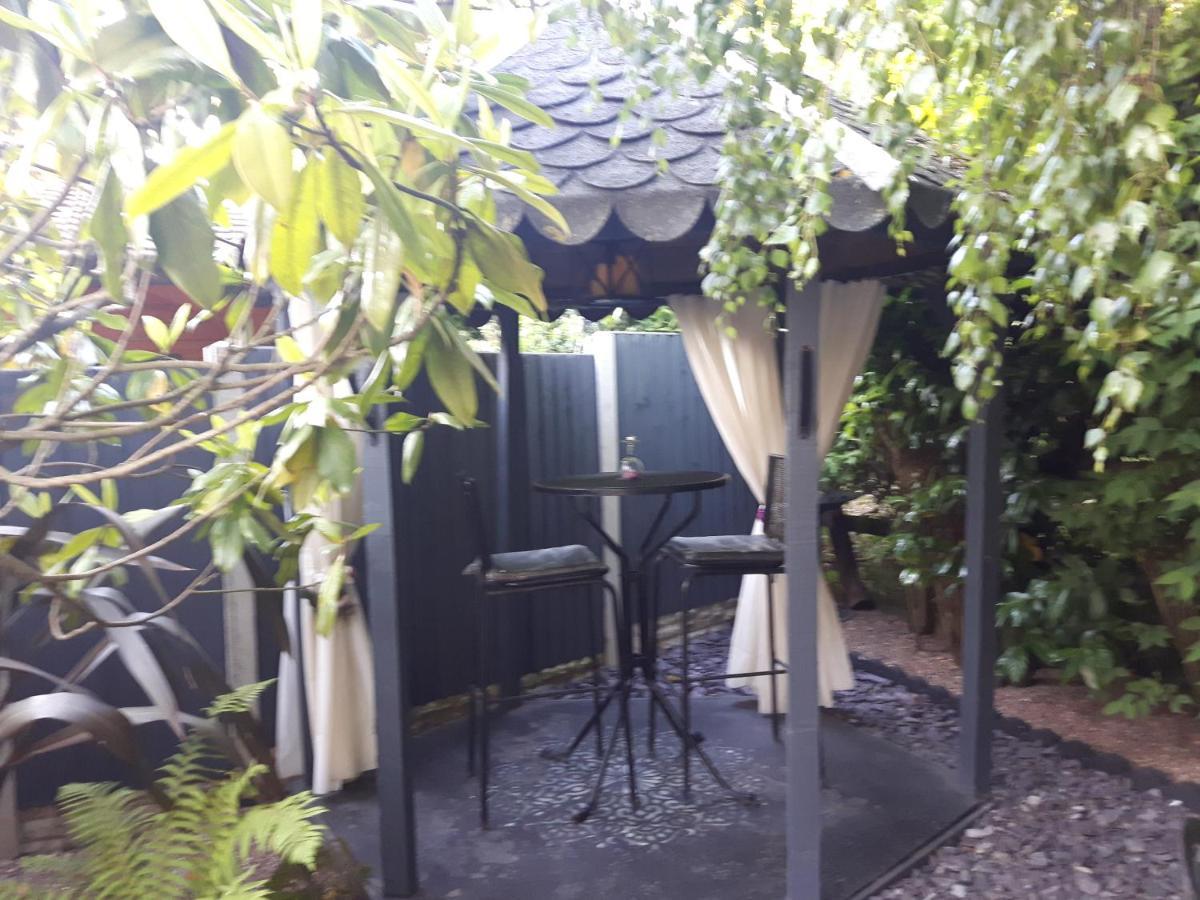 Ever Wanted To Go Off Grid Then This Is For You Sutton Coldfield Exterior foto